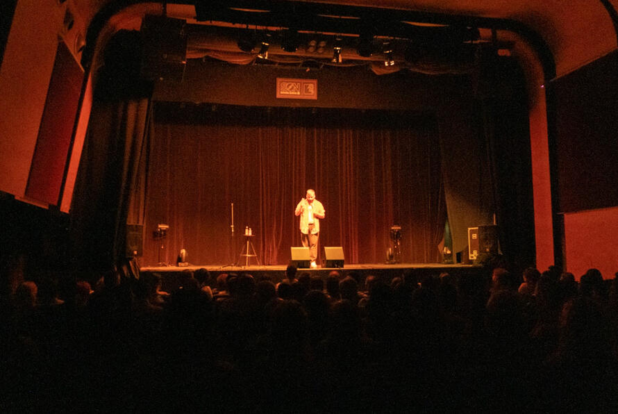 Foto del día del estreno de 'Gracias por su visita' el 19 de septiembre en la sala Las Armas